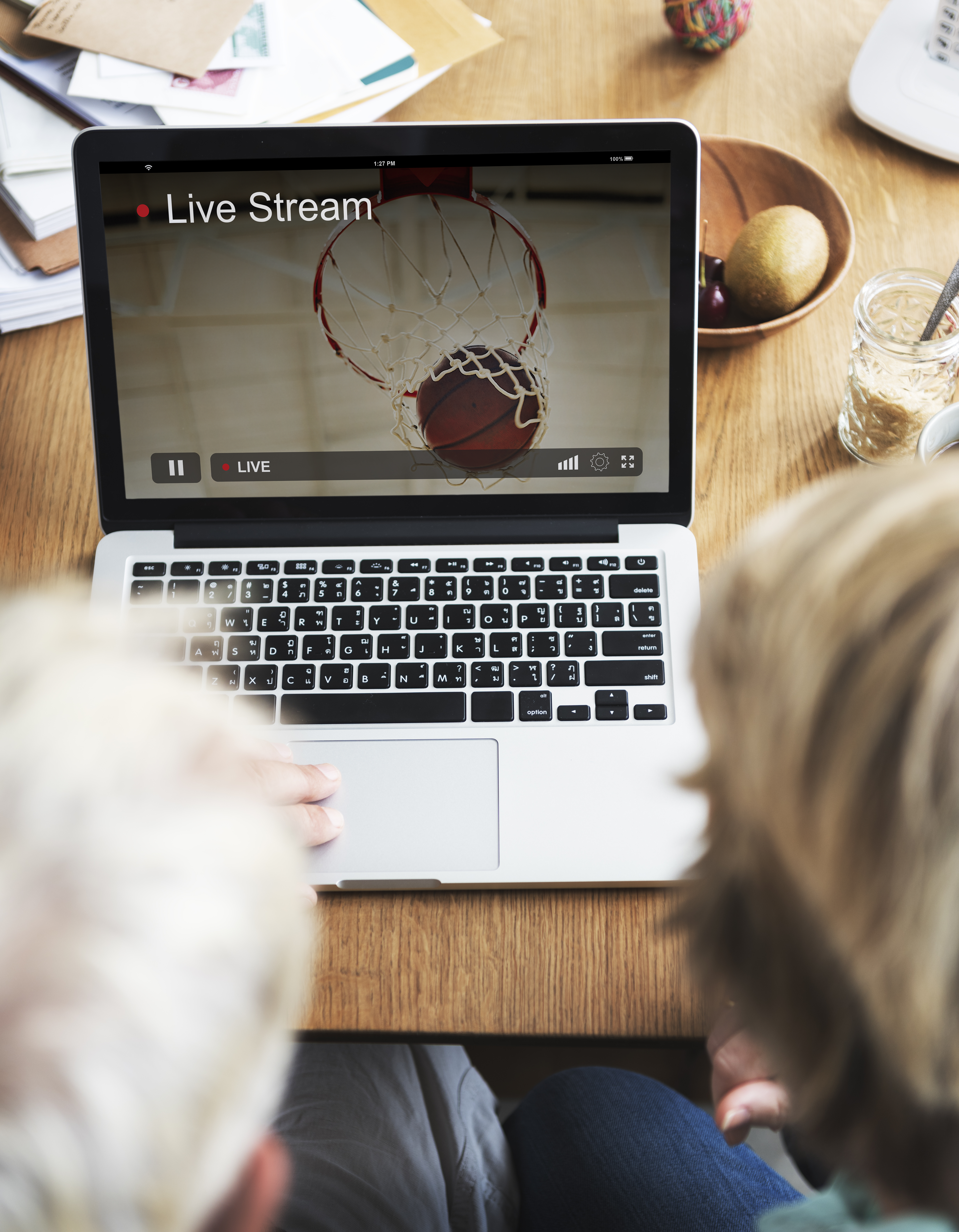 live streaming WRP Production est une agence de production audiovisuelle qui vous propose de rendre public sur PC, Mac, tablettes et smartphones votre événement sur internet grâce à la diffusion vidéo en streaming live.